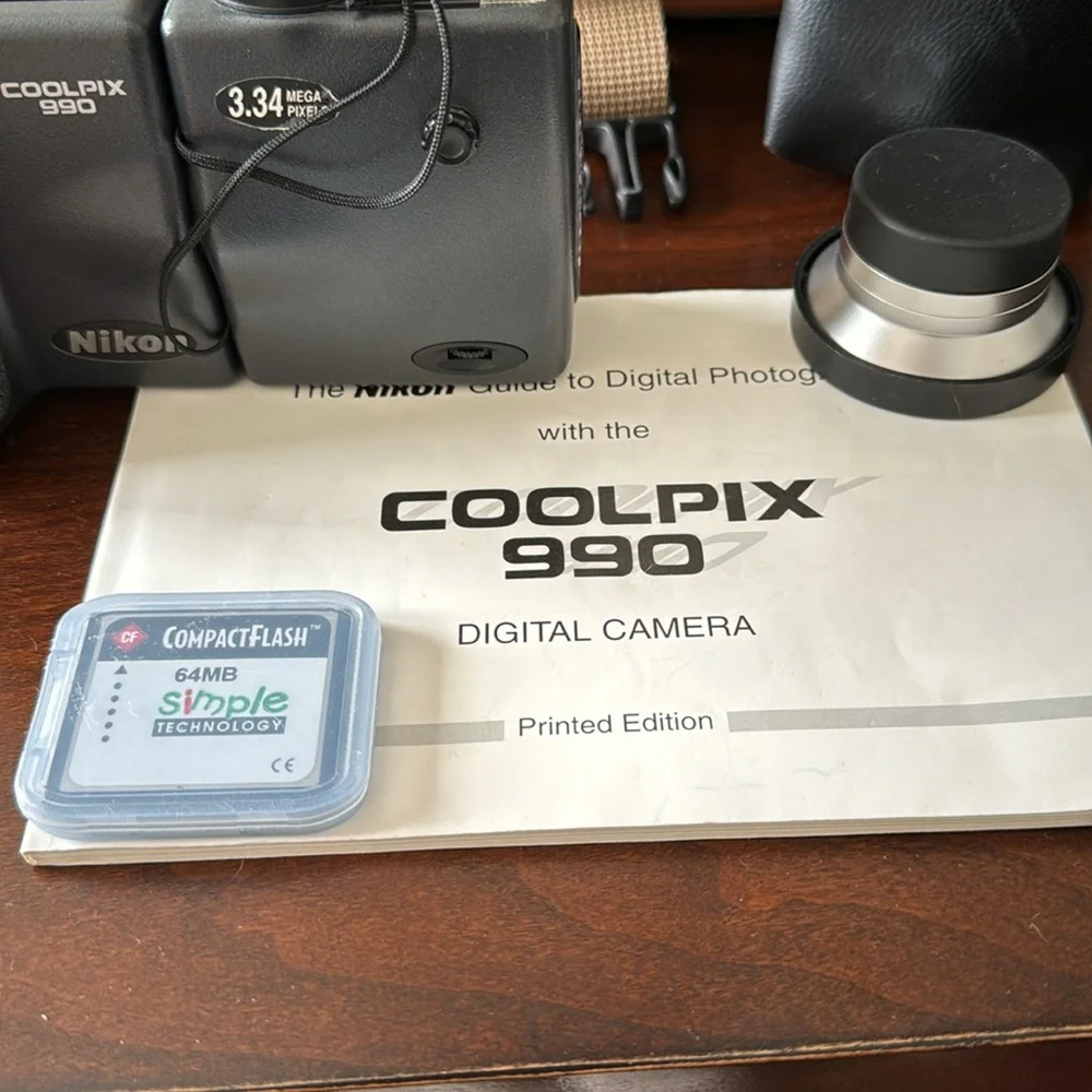 Nikon Coolpix 990 Digital Camera and accessories